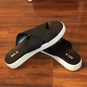 NWOT MIA SANDALS